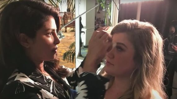 Priyanka Chopra Had Won Kelly Clarkson's Heart For Fixing Her Makeup When The Latter Was Sweaty