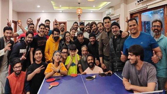 Aamir Khan Enjoys A Table Tennis Tournament With The Unit Of Laal Singh Chaddha, See Pictures!