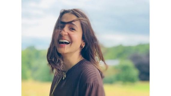 Anushka Sharma Teases Virat Kohli After Cricketer Demands Photo Credit For Her Latest Pictures