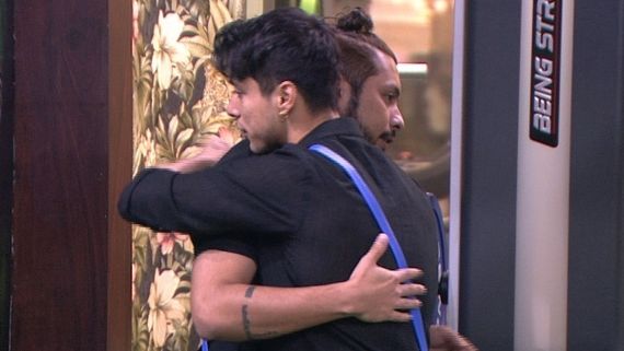 Bigg Boss OTT: The Panchayat Task Breaks The House Into Two; Housemates Fight Over Household Chores!