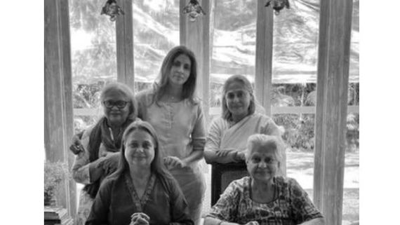 Shweta Bachchan Shares A Lovely Picture With Her Mother Jaya Bachchan And Her Aunts, Calls It 'Matriarchy'