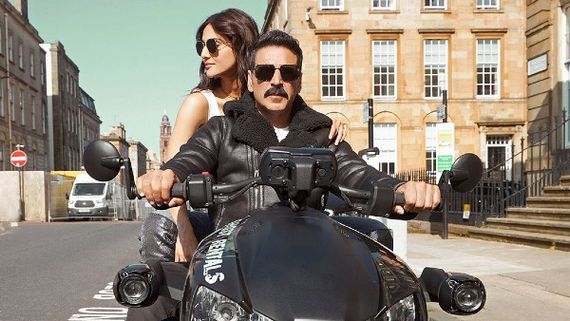 Akshay Kumar And Vaani Kapoor Sizzle In Sakhiyan 2.0- New Song From Bellbottom