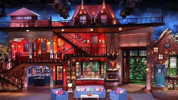 The Kapil Sharma Show Set PICS Revealed! Kapil & His Co-Stars Have Hotel Chill Palace & 10 Star Stores