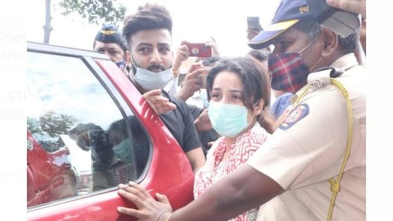 Shehnaaz Gill Screams Sidharth & Runs Towards Ambulance; Himanshi, Shefali & Others Heartbroken (Video)