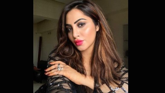 Arshi Khan To Tie The Knot With Businessman Boyfriend, Actress Conceals His Identity As He Isn’t From Showbiz