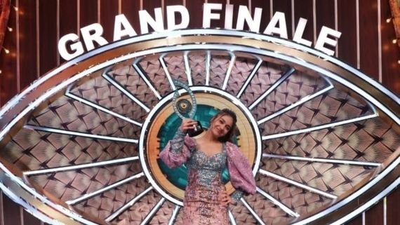 Bigg Boss OTT Winner: Divya Agarwal Wins Bigg Boss OTT Trophy & Rs 25 Lakh; Fans Congratulate!