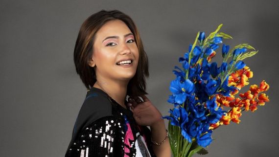 MX TakaTak Stars Aashika Bhatia And Shezaada Kakkar Are All Set To Meet Karan Johar At The Bigg Boss OTT House