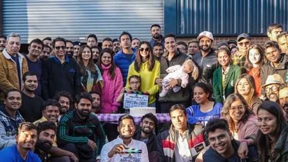 Akshay Kumar And Rakul Preet Singh Are All Smiles As They Wrap Up Production 41 Tentatively Titled Cinderella 
