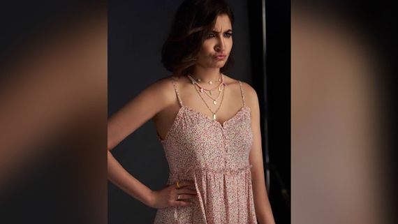 Anushka Sharma Turns Whatsapp Uncle For Her Fans Due To This Hilarious Reason