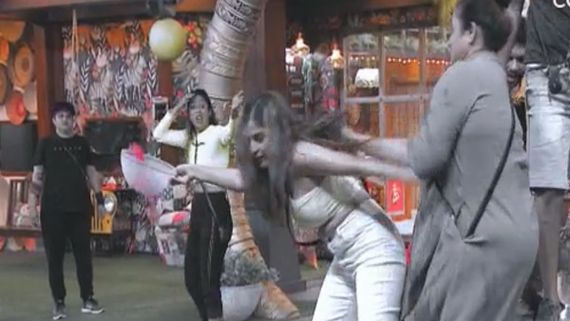 Bigg Boss Marathi 3: Team B Loses Rights On Furniture; Surekha, Trupti, Meenal, Mira, Sonali Engage In Fight