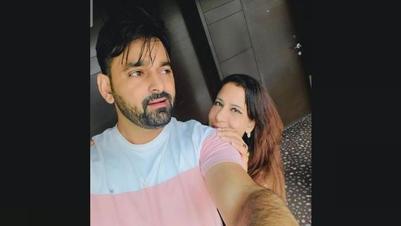 Manoj Tiwari’s First Wife Rani Is In A Relationship With Ekam Bawa; Singer Shares Romantic Pic With GF