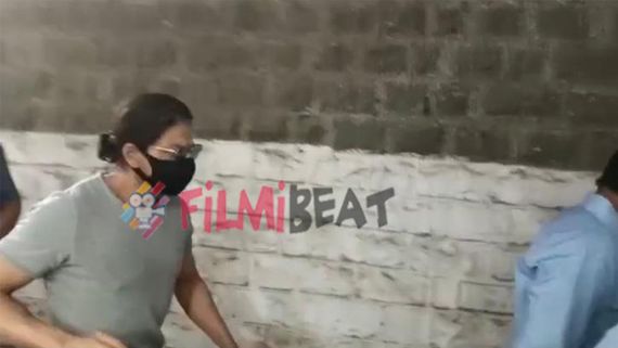 Shah Rukh Khan Reaches Arthur Road Jail To Meet Son Aryan Khan