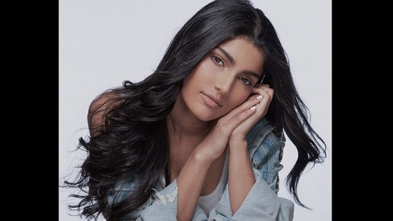 Is Salman Khan's Niece Alizeh Agnihotri All Set To Be Launched Next Month? 