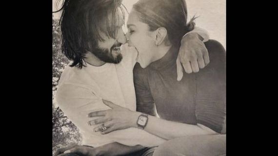 Deepika Padukone And Ranveer Singh's Latest Pictures From Their Anniversary Vacay Scream Couple Goals