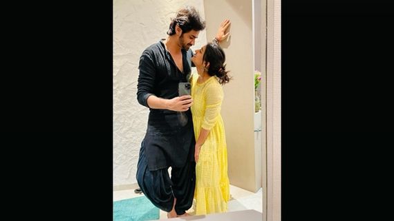 Hruta Durgule Confirms Dating Kuch Rang Pyaar Ke Aise Bhi Director Prateek Shah