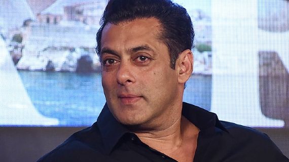 Salman Khan Loses His Cool At A Fan For Repeatedly Trying To Click With Selfie With Him