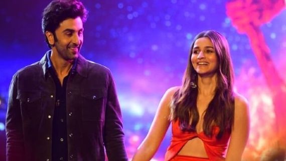 'What's Wrong With Ranbir Kapoor's Face?', Wonder Netizens; Troll Alia Bhatt As Well Over Her Dressing Sense