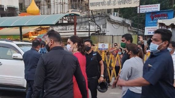 Actor- Producer Deepika Padukone Visits Siddhivinayak Temple Ahead Of 83’s Release!