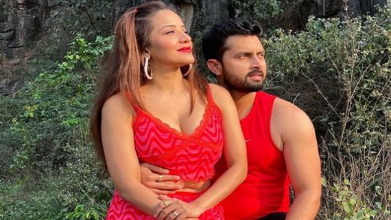 Monalisa & Vikrant Singh Rajpoot Celebrate Their 5th Wedding Anniversary; She Says ‘We Are Stronger Together'