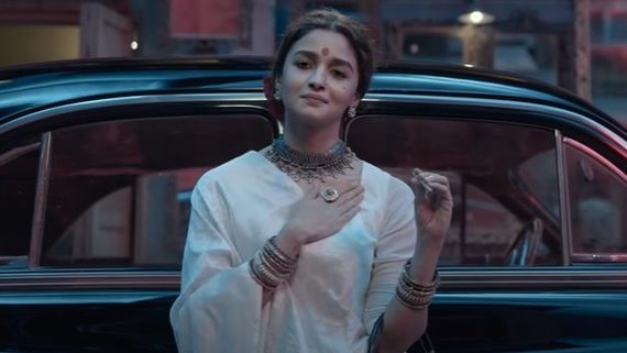 Gangubai Kathiawadi Movie Review: Alia Bhatt Plays Her Trump Card & Wins Hearts Despite Lazy Writing