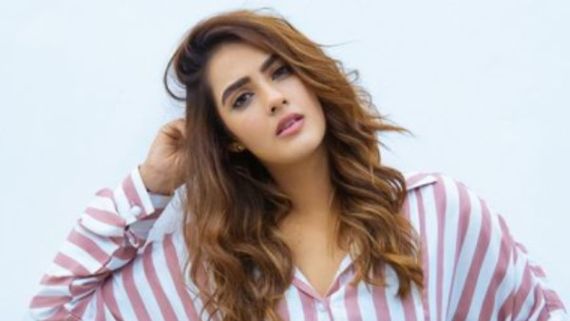 Tollywood Actress Kavya Thapar Arrested For Drunk Driving And Abusing Cop