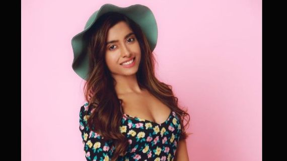 Actress Thea Dsuuza Joins Love Taxi As Lead