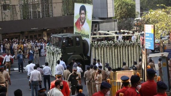 Lata Mangeshkar’s Last Rites Take Place With Full State Honours; PM Modi Pays Last Respects To The Late Singer