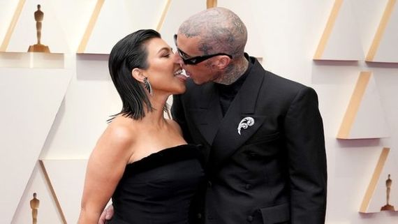Kourtney Kardashian And Travis Barker Turn Up The Romance With Their PDA On Oscars 2022 Red Carpet