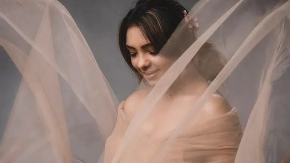 Pooja Banerjee Goes Old School Way! Writes Love Letter To Husband & Reveals Their Baby's Name