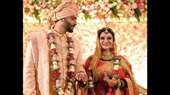 Kesari Nandan Fame Aastha Chaudhary Ties The Knot With Aditya Banerjee In Prayagraj