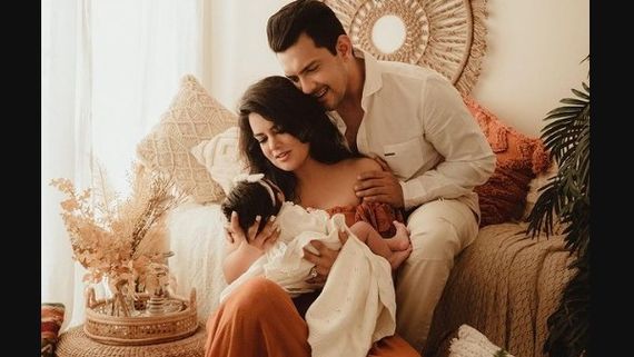 Aditya Narayan Shares 'Aww'dorable Family Picture With Actress-Wife Shweta Agarwal & Daughter Tvisha