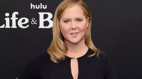 Amy Schumer Reacts To Claim She Stole Oscars Joke About Leonardo DiCaprio