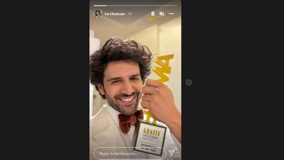 Kartik Aaryan And Ranveer Singh Steal The Show With Their Styles, Win Big At An Award Function
