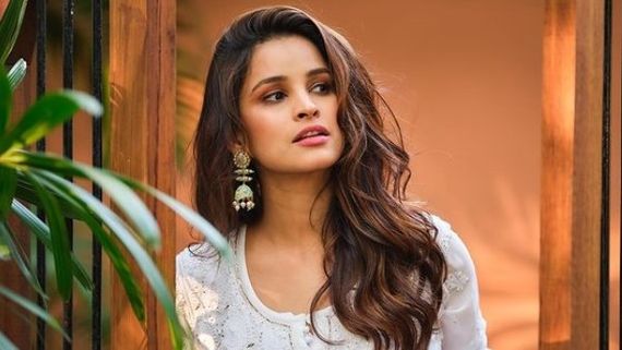 Chetna Pande Talks About Working With Rohit Shetty In Dilwale & Participating In Khatron Ke Khiladi 12