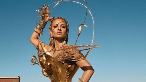 Met Gala 2022: Natasha Poonawalla Looked Exquisite In Sabyasachi Saree Paired With Golden Corset