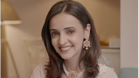 Sanaya Irani Is Open To Only Finite TV Shows; Talks About Her Web Series That Also Stars Mohit Malik