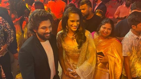 Allu Arjun Captured With PV Sindhu At An Engagement Ceremony, The Picture Goes Viral