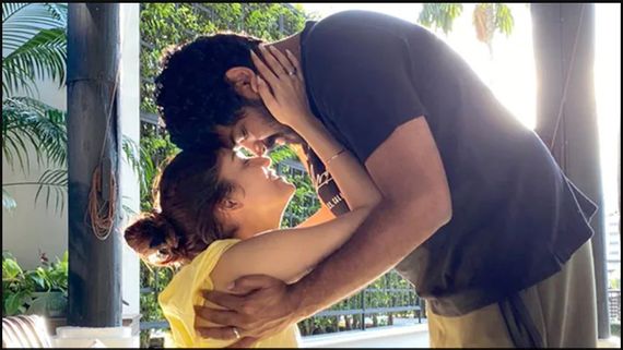 Nayanthara-Vignesh Shivan's Honeymoon Pictures From Thailand Ooze Warmth & Love. Check Them Out Here!