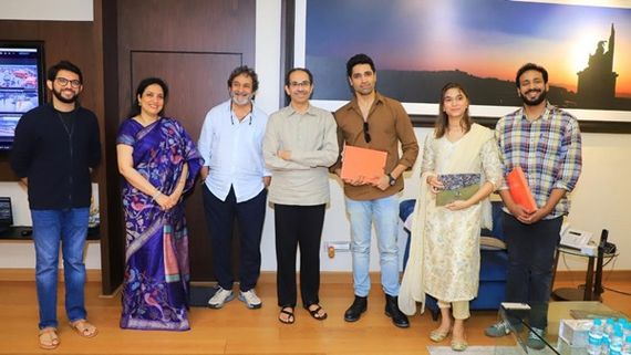 Maharashtra CM Uddhav Thackeray Congratulates Major Team; Assures Them Full Support! 