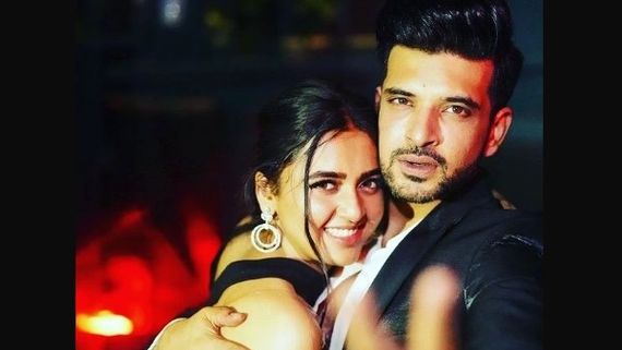 Tejasswi Prakash Begins Pre-Birthday Celebrations With Fans, Leaves For Goa Along With BF Karan Kundrra