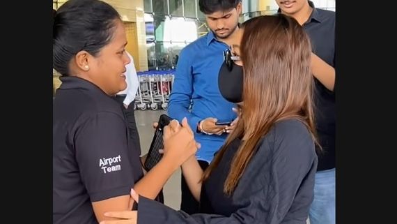 Neha Kakkar’s Fan Gets Emotional After Meeting Her At The Airport, Singer Hugs Her