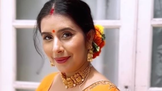 Netizens Question Charu Asopa For Wearing Sindoor Amid Divorce Reports With Rajeev Sen