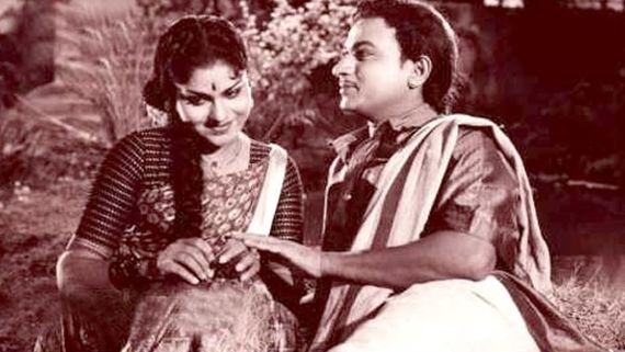 Veteran Actress Leelavathi Seriously Ill: KFCC President Ba Ma Harish Visits Her At Her Farmhouse