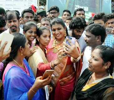 Netizens Praise Roja For Becoming A Real Mother To A Girl Who Lost Her Parents!