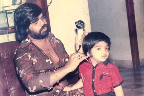 T Rajendar Prays At Kanchipuram Sri Vazhakarutheeswarar Temple For His Son Silambarasan TR's Marriage