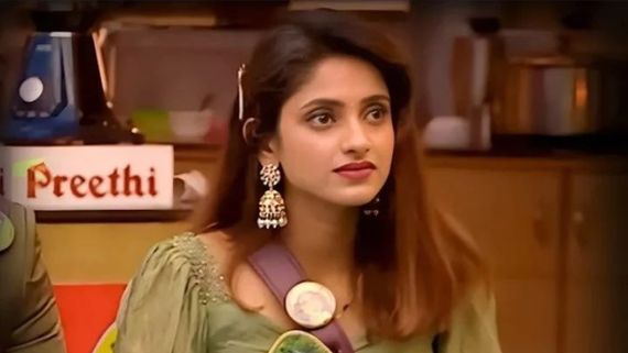 Bigg Boss Tamil 6: #Ayeshadeserevstostay Trends On Twitter As Netizens Extend Their Support To Her