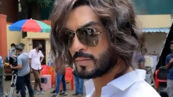 EX Khatron Ke Khiladi Winner Confirms QUITTING Smoking On New Year, Fan Jokes 'Ye Likh Ke Cigarette Ki...'