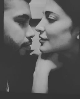 Shruti Haasan's Valentines Day Special PIC With Her Boyfriend Santanu Hazarika Goes Viral!