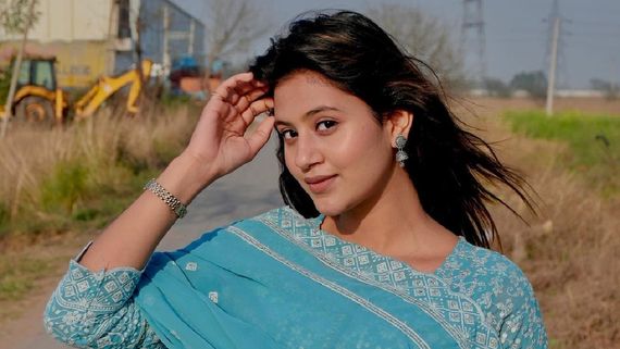Anjali Arora Nails The No Make Up Look In Her Recent Selfie & Her Smile Is Winning Hearts