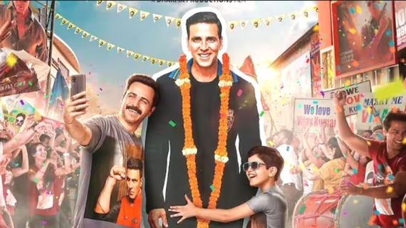 Selfiee Twitter Review: Netizens Praise Akshay Kumar's Comedy As Clean Entertainer. Call It ‘Fan Film'